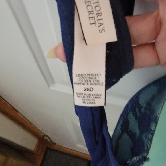 Navy blue over turquoise VS bra - Picture 3 of 4